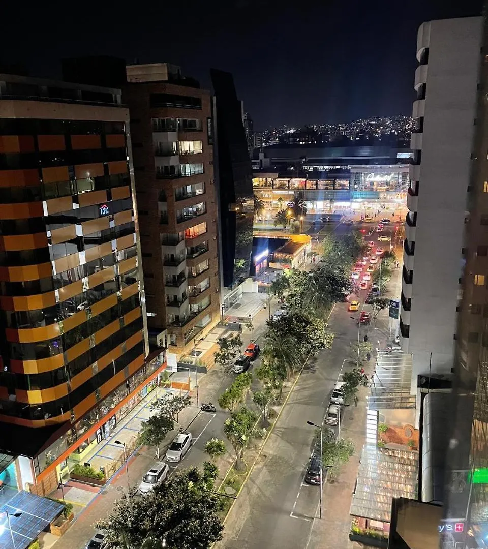 Penthouse Lujo, Parque La Carolina, Piscina, Parqueo 3 Habitaciones Quito Appart hôtel